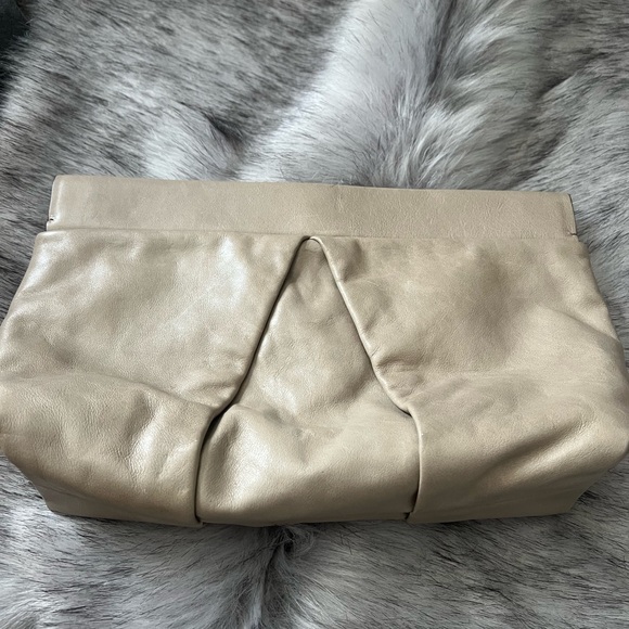 Marc Jacobs clutch with magnetic closure used - Picture 2 of 4